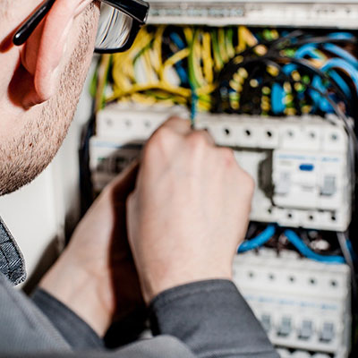 home maintenance electrician services in Dubai